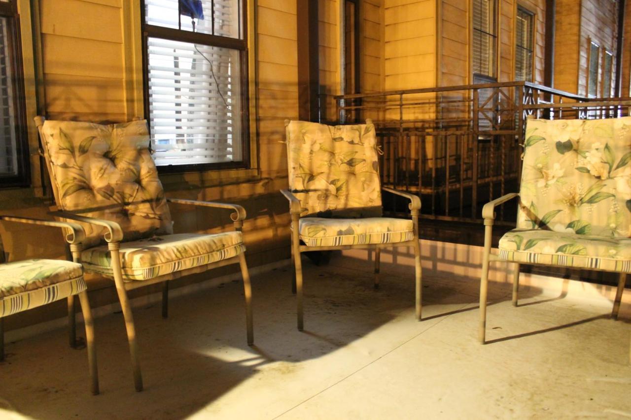 Old Fort Loft King & Queen Suites Nearest Accomodation To Marshals Museum Power Your Ev For Free! Fort Smith Kültér fotó