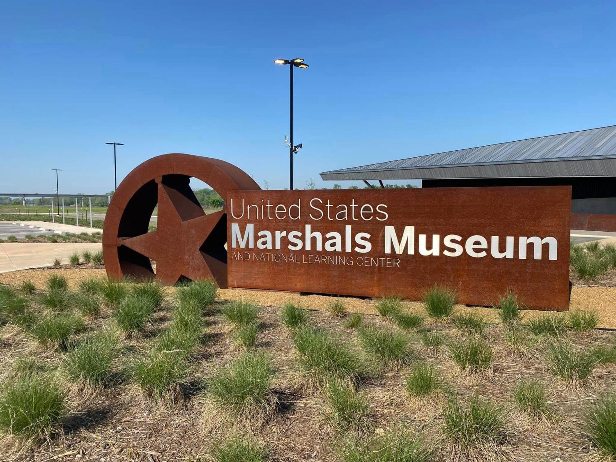 Old Fort Loft King & Queen Suites Nearest Accomodation To Marshals Museum Power Your Ev For Free! Fort Smith Kültér fotó